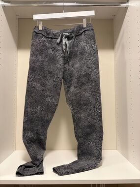 Porter Collective black and gray pull-on jeggings